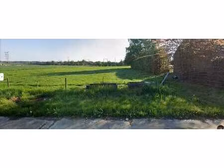 beau terrain à bâtir de 10 ares