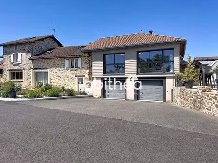 bel ensemble immobilier de 220 m2 en pierres  à st maurice les brousses (15 kms de...