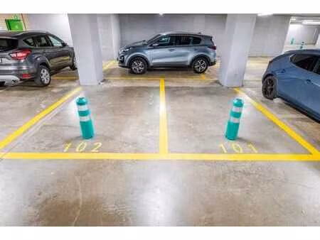 lot een : 20 autostaanpl. (enkel) en 5 dubbele autostaanpl.
