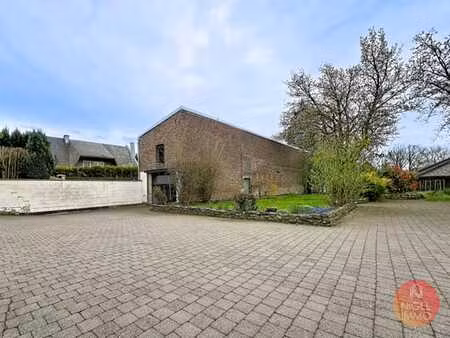 grande grange à rénover avec jardin et garage à awans !