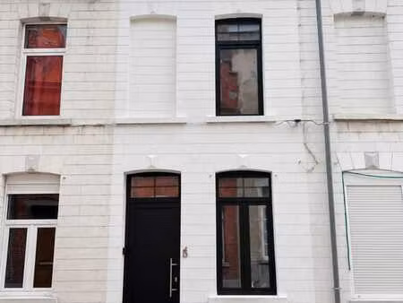 maison récemment rénovée avec terrasse
