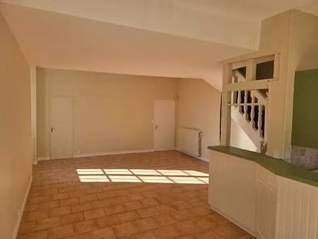 location appartement 5 pièces à château-gontier (53200) : à louer 5 pièces / 91m² château-