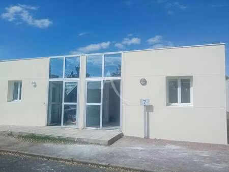 location bureaux et commerces à challans (85300) : à louer / 57m² challans