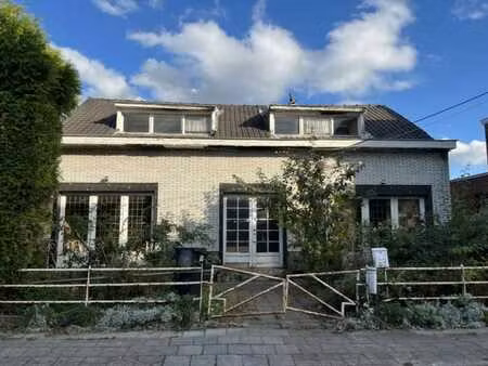 maison à stabiliser ou à démolir