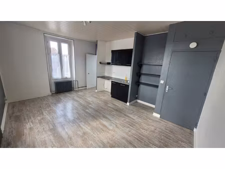 studio au 1er étage
