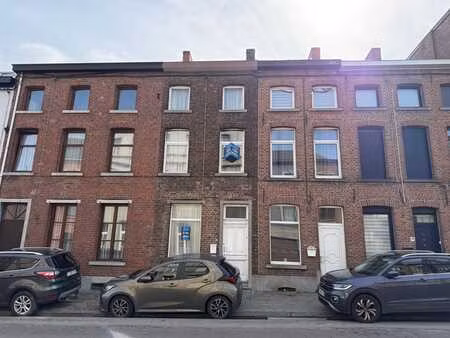 maison 2f avec cour  a renover