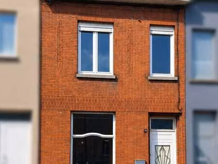 grande maison bien située avec atelier et jardin
