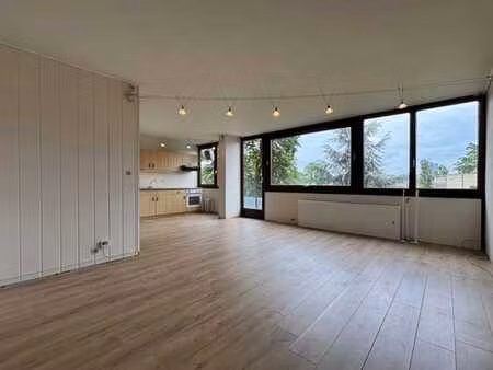 studio lumineux avec balcon dans un cadre verdoyant !