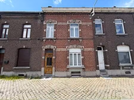 maison 2 façades avec garage et jardin