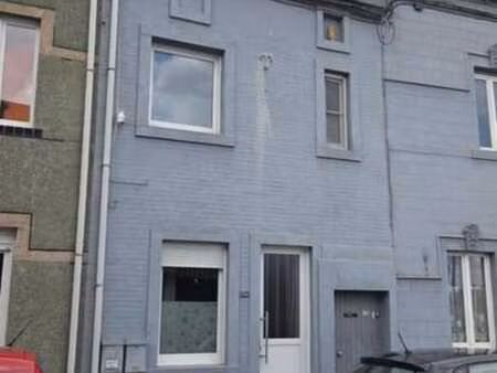 maison d'habitation avec cour et 2 chambres