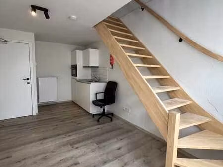 studio duplex moderne avec terrasse près du canal