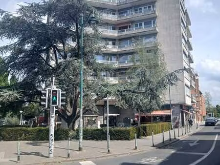 appartement d’angle bien situé avec terrasse
