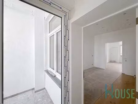 dans une petite copro  apt remis à neuf avec terrasse
