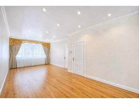 quartier européen  belle maison 5ch ± 216m² + cour