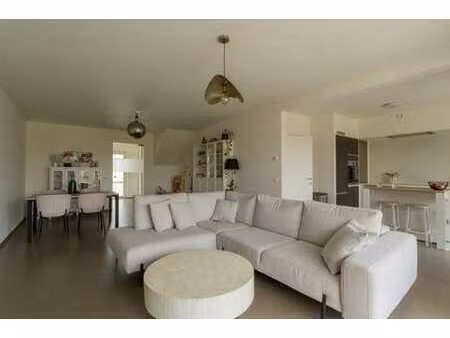 maison familiale élégante avec 4 chambres