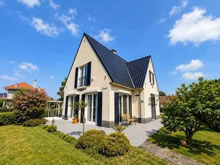 villa charmante avec très bonne situation.