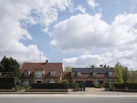 envie de vivre et de travailler dans cette villa jumelée in