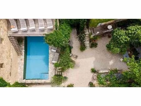 maison avec piscine et jardin aigaliers (30)