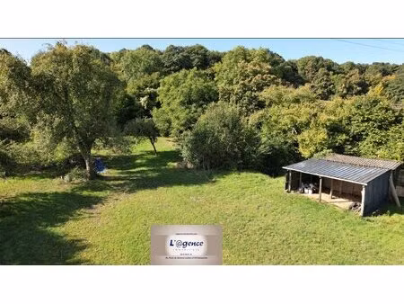 terrain non constructible de 2400 m2.