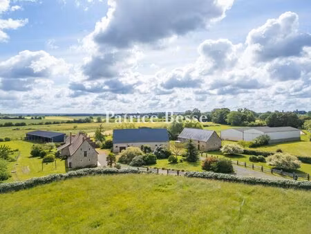 au sud de la sarthe  entre la flèche et sablé  sur plus de 3 ha  une ancienne ferme...