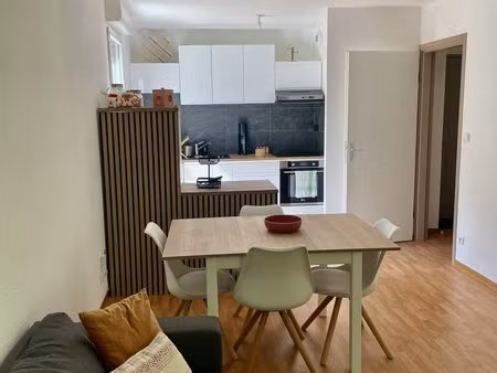 appartement t3 en parfait état avec balcon et parkings