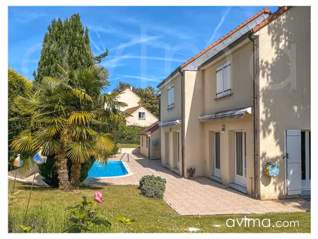 proche mareil-marly : villa avec sous-sol total et piscine p