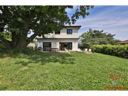 maison de luxe à vendre à la tour-de-salvagny