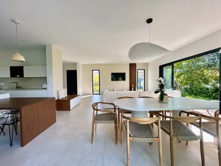 maison de luxe à vendre à la tour-de-salvagny