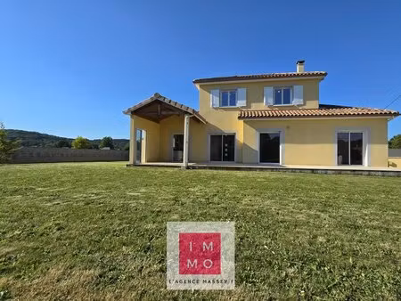 villa contemporaine 2015 — volumes  lumière et prestations