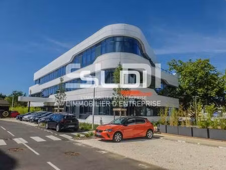 location bureaux 243 m² à 2 738 m²