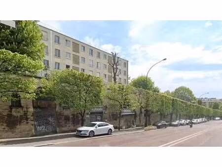 location commerce le pecq 78230 92m²