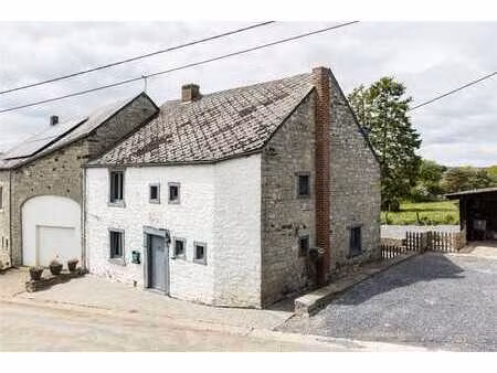 authentique maison en pierre à rénover dans cadre paisible