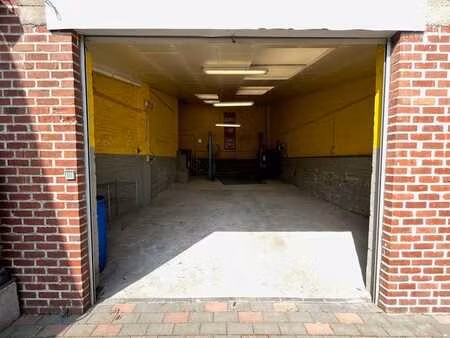 garage + atelier + cour 152 m²