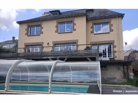maison avec piscine couverte à laval