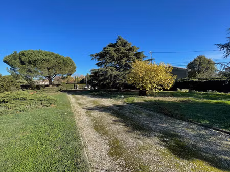 terrain à bâtir de 1138 m2 pour 2 maisons à lespinasse