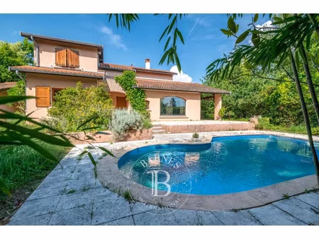 maison de luxe à vendre à la tour-de-salvagny