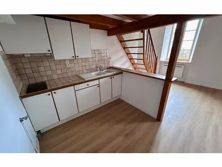 location appartement  m² t-2 à saintes  530 €