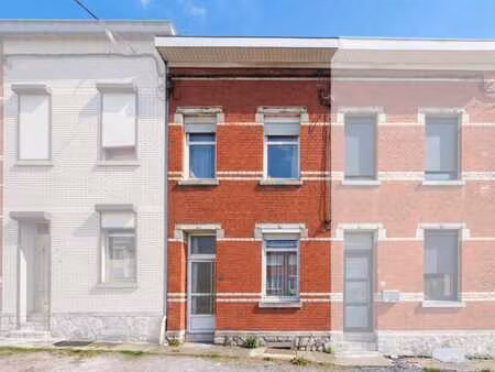 maison de rangée 4 chambres à rénover avec jardin et garage