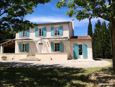 maison en provence à mollégès