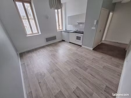 studio lumineux rénové centre chalonnes sur loire