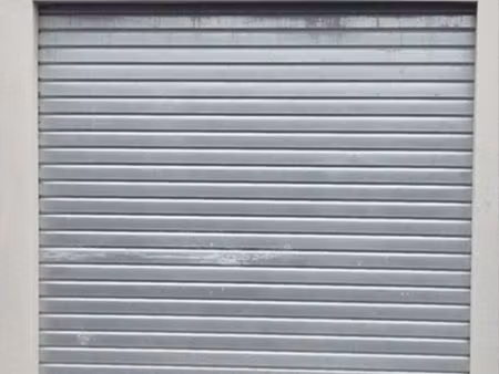parking fermé sécurisé avec accès facile direct rue