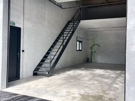 local 55 m2 + 25m2 mezzanine