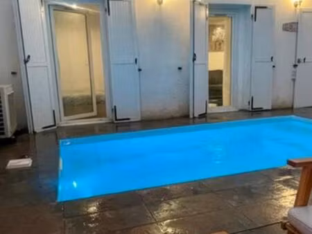 maisonnette avec piscine