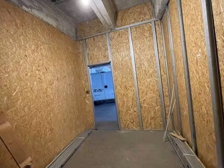 à louer box de 10 m2