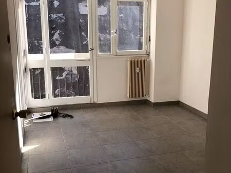 studette 17 m² résidence avec piscine et parking