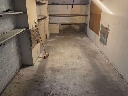 box fermé dans résidence 16m²