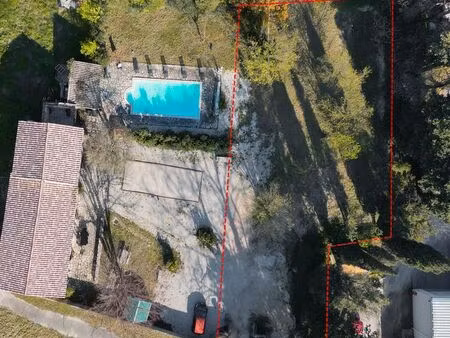 terrain constructible de 950 m²