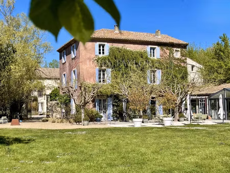 ferme à vendre dans le quartier nevons-route d'apt