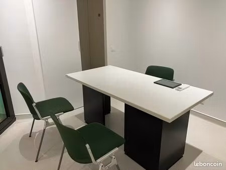 cabinet dans centre de médecine générale