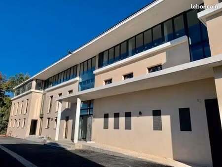 local professionnel 41 m2 venelles disponible le 1er juillet 2026
